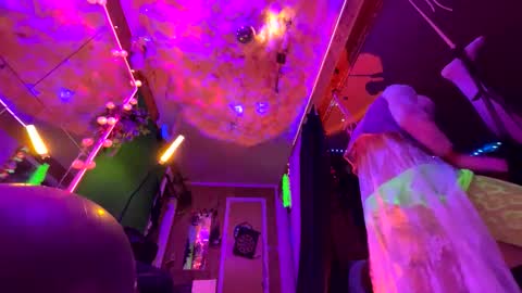   online show from November 2025 02:10:01 AM