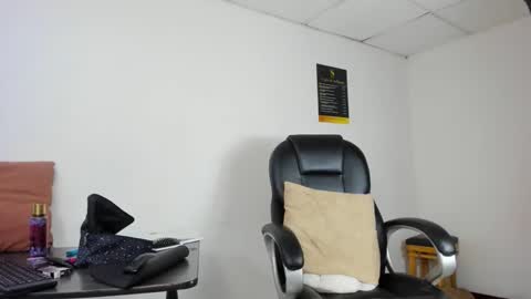 Aisha online show from December 2025 05:02:02 AM