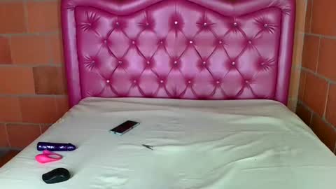 aisha koswell3 online show from September 2025 12:15:01 PM