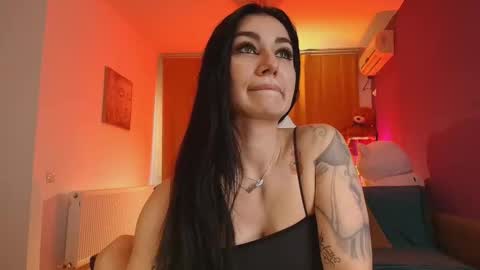 Lora online show from November 2025 10:03:01 AM