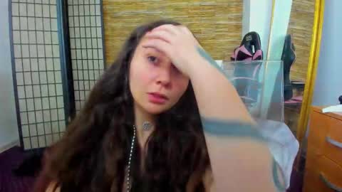 Aisha online show from December 2025 06:08:02 AM