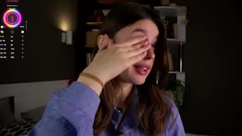 Snapshot of aislyfarran chatting on September 2025 01:17:01 AM Aliza online show from September 2025 01:17:01 AM