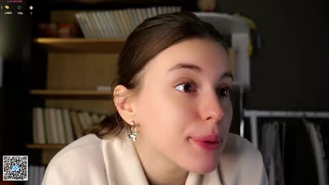 Snapshot of aislyfarran chatting on October 2025 01:17:02 AM Aliza online show from October 2025 01:17:02 AM