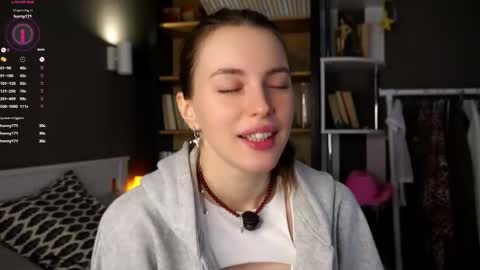 Snapshot of aislyfarran chatting on October 2025 11:18:01 PM Aliza online show from October 2025 11:18:01 PM