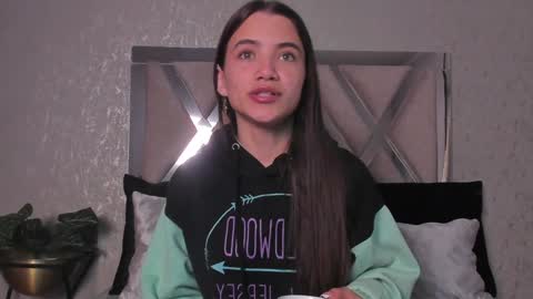 little aitana  online show from February 2025 12:05:02 PM