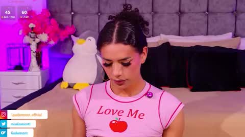 Queen Dumont   online show from February 2026 01:35:02 AM