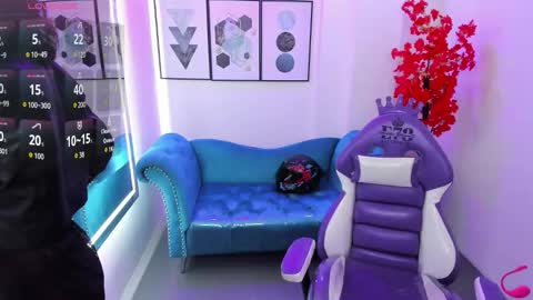 Azaka  online show from November 2025 12:39:02 PM