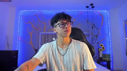 Snapshot of akazaboy chatting on January 2025 04:19:01 AM akazaboy online show from January 2025 04:19:01 AM