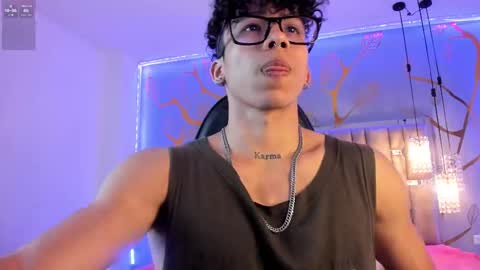 Snapshot of akazaboy chatting on September 2025 08:09:01 PM akazaboy online show from September 2025 08:09:01 PM