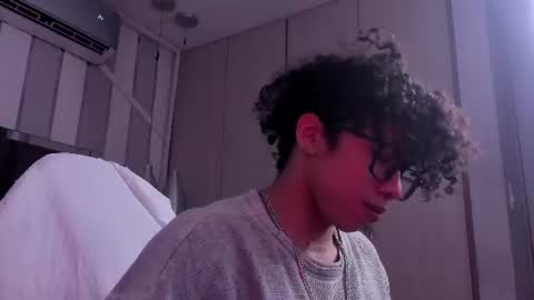 akazaboy online show from June 2026 05:15:01 AM
