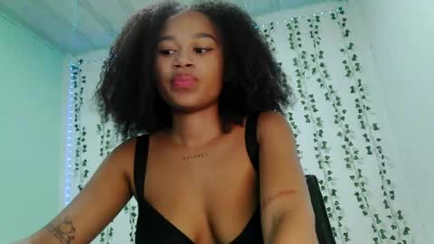 akemy_saunderz online show from May 2026 02:27:01 AM