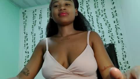 akemy_saunderz online show from May 2026 07:44:01 PM