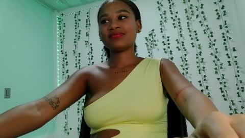 akemy_saunderz online show from May 2026 03:36:02 AM