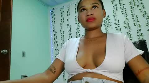 akemy_saunderz online show from May 2026 02:31:01 AM