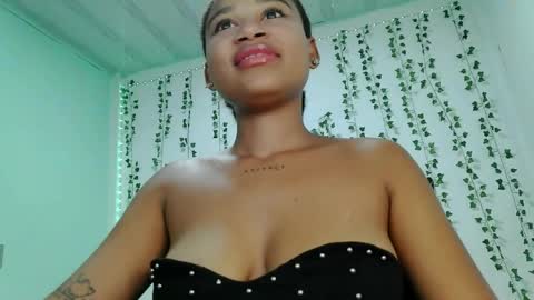 akemy_saunderz online show from June 2026 03:52:02 AM
