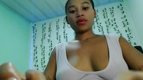 akemy_saunderz online show from June 2026 03:01:01 AM