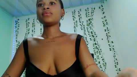 akemy_saunderz online show from June 2026 03:04:02 AM