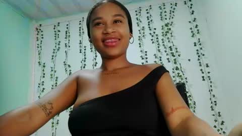 akemy_saunderz online show from June 2026 03:04:01 AM
