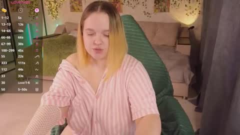 Snapshot of akinohana chatting on October 2025 11:31:02 AM Aki online show from October 2025 11:31:02 AM