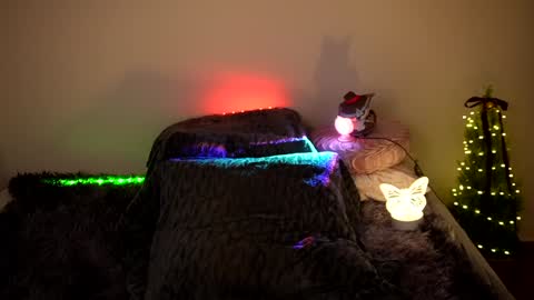 Snapshot of akira_mori chatting on January 2025 10:51:01 PM Nameless online show from January 2025 10:51:01 PM