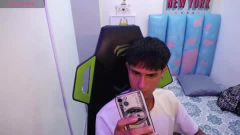 Akyra latin online show from April 2026 04:43:02 AM