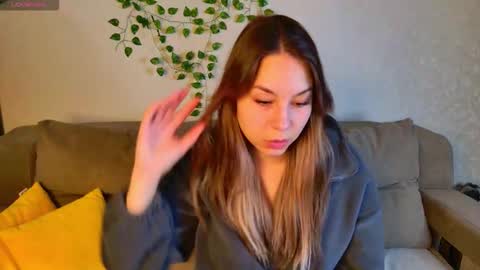 Snapshot of al1ice_moures chatting on November 2025 01:19:02 AM Al1ice online show from November 2025 01:19:02 AM