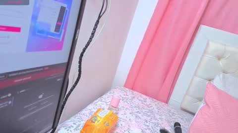 A L A H I A online show from November 2025 02:08:02 PM