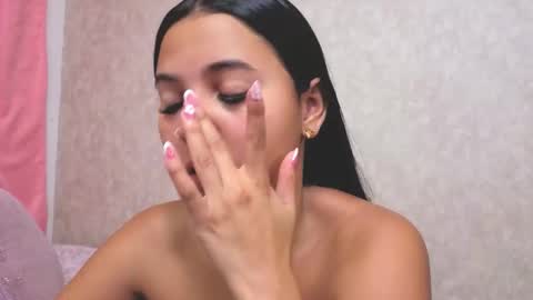 A L A H I A online show from November 2025 12:04:01 PM