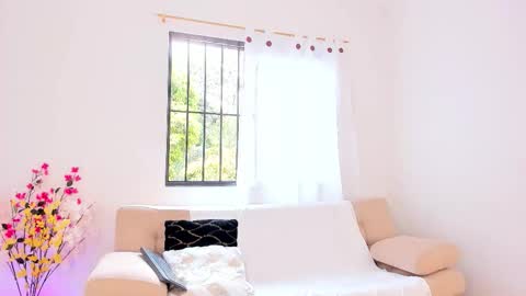 Alaia  online show from October 2025 08:19:01 PM