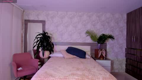 alaiaguerra online show from April 2026 07:36:01 PM