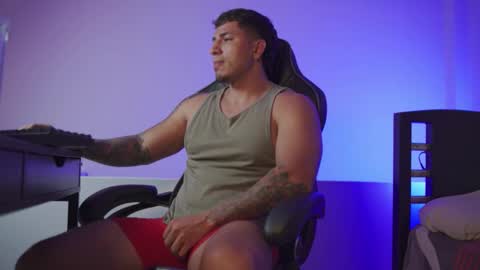 Snapshot of alan_muscle chatting on November 2025 05:49:01 AM Alan online show from November 2025 05:49:01 AM