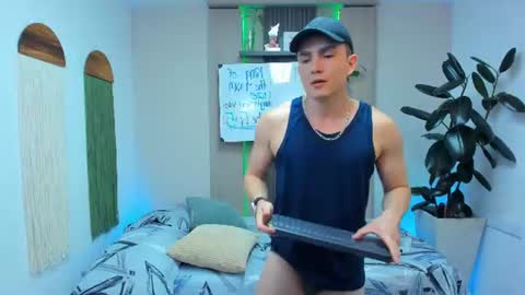 Alan  Kevin can we reach 100 thumbs up please guys  online show from June 2026 07:05:01 PM