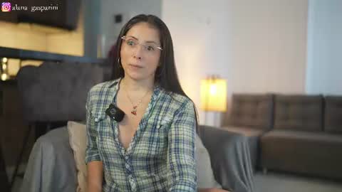 Alana Gasparini online show from July 2026 07:30:01 PM