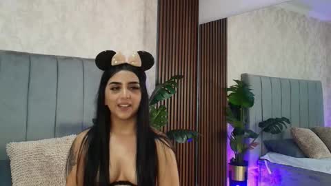 Snapshot of alana_gb chatting on January 2025 05:02:01 PM Alana online show from January 2025 05:02:01 PM