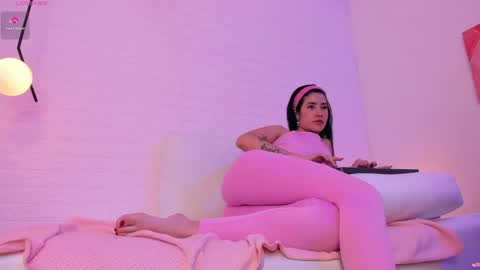 Snapshot of alana_milan chatting on May 2026 01:54:02 PM Alana online show from May 2026 01:54:02 PM