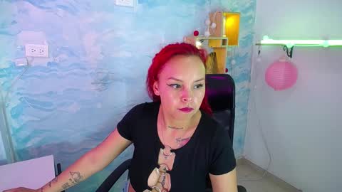 Snapshot of alana_roth chatting on January 2025 05:53:01 PM ALANA ROTH online show from January 2025 05:53:01 PM