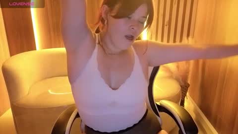 Snapshot of alana_tx_ chatting on October 2025 03:44:01 PM Online 2200 to 600 online show from October 2025 03:44:01 PM