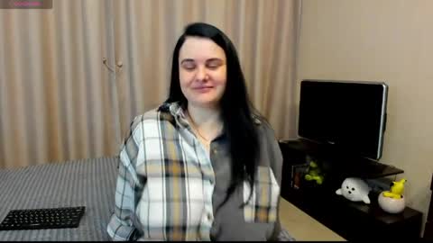 Julia online show from May 2026 10:28:01 PM