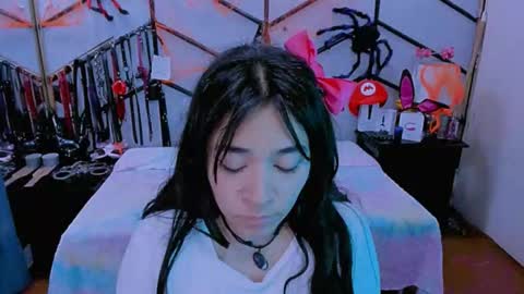 Alana online show from October 2025 12:33:01 AM