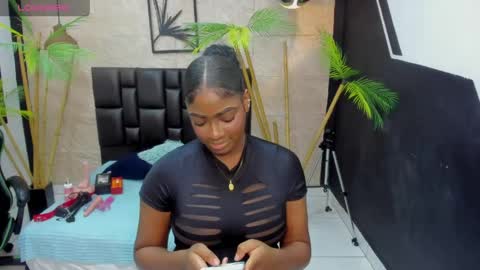 Snapshot of alanna_bonny chatting on April 2026 12:10:01 PM Alanna online show from April 2026 12:10:01 PM