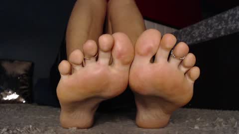 Snapshot of alanna_gold chatting on January 2025 03:11:02 AM Alanna online show from January 2025 03:11:02 AM