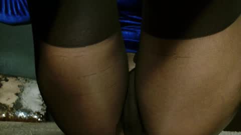 Snapshot of alanna_gold chatting on October 2025 04:35:01 PM Alanna online show from October 2025 04:35:01 PM