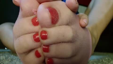 Snapshot of alanna_gold chatting on October 2025 04:49:01 AM Alanna online show from October 2025 04:49:01 AM