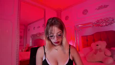 alannamilan online show from June 2026 07:14:01 PM