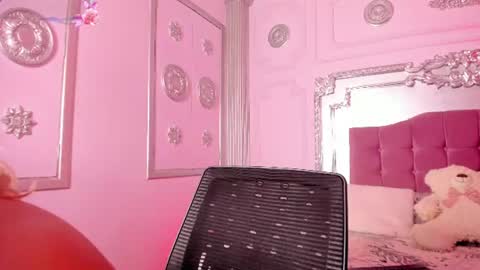 alannamilan online show from July 2026 08:00:01 PM