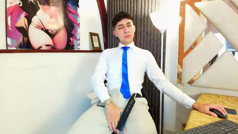 alantaylorr_ online show from May 2026 10:29:01 PM