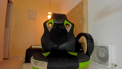 Snapshot of alantrickz365 chatting on October 2025 02:01:02 AM alantrickz365 online show from October 2025 02:01:02 AM