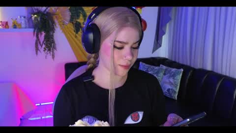 albaandthayron online show from November 2025 12:09:02 PM