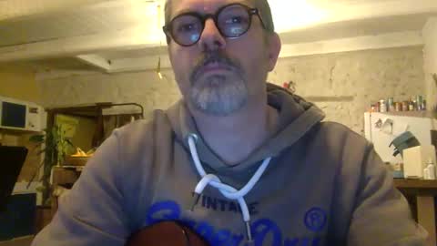 Snapshot of albandant chatting on December 2025 09:42:02 PM albandant online show from December 2025 09:42:02 PM