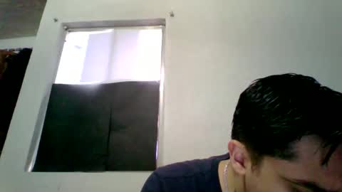 albertoarenas16 online show from May 2026 10:48:02 PM
